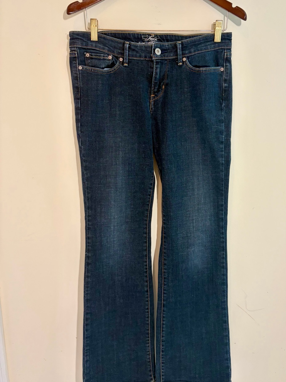 Levis slight curve bootcut jeans size 6